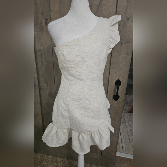 DO+BE One-Shoulder Ruffle Detail Mini Dress In Cream. Size Small NWT - Picture 6 of 16